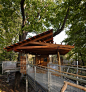 树梢探险 TREE ADVENTURE BY METCALFE ARCHITECTURE




Metcalfe Architecture设计的莫里斯植物园（Morris Arboretum）荣获了2010年的费城最佳建筑奖（Best of Philly）。其独一无二的设计理念——让体验者置身在树梢进行探险成为该设计最大的亮点。莫里斯植物园（Morris Arboretum）位于费城宾夕法尼亚大学校园。园区92英亩的公共绿地包含了绿树，公园，喷泉，雕塑等一系列......