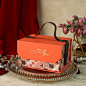Hot selling leather handle gift paper box in stock!!! MOQ of stock: 50pcs

The top, bottom and back of the box are made of flannelette to make the whole look more exquisite. The handle is reinforced with rivets, which can bear more weight and is not easy 