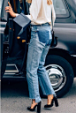 磨边牛仔裤被鼻祖Jane Birkin穿火了 如今它又开始流行了_悦型格_悦己网