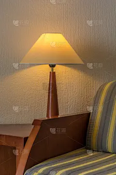 宾馆客房,舒服,居住区,垂直画幅,电话机,无人,古典式,家庭生活,灯,家具