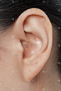 女性的耳朵
