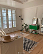 .
Room｜温暖高级的木质色调房间布置灵感

深色木质家具的温润质感
给房间带来独特复古氛围
#Chicroom##美好家居打造法# ​​​​