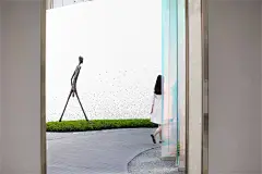 美学体验类 | 领地悦府 - hhlloo : 天府成都，新都核心，比邻川音，独特的地理区位是领地悦府项目展开设计的原点，在成都市新都区，四川音乐学院是最闪亮的名片，八十载川音，人才济济，星光熠熠。在川音的学院路南，领地悦府与川音毗邻，借一偶星光，点亮艺术星河，向艺术致敬，构建城市共享与销售展示二合一双重界面，让景观开敞，面向城市