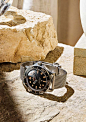 James Bonds neue Uhr: Omega Seamaster Diver 300M 007 Edition (2020) - ZEIGR : James Bond hat eine neue Uhr: Die Omega Seamaster Diver 300M 007 Edition (2020). Sie ist nicht (!) limitiert. Damit für jeden ehältlich. Oder doch nicht...?