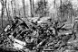 二战后缴获的德军武器，堆积成山，无地放置，被小孩当玩具_【快资讯】