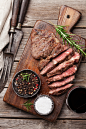 格子烤肉,牛排,案板,香料,烤牛肉,烤的,肉眼牛排,迷迭香,葡萄酒,垂直画幅
