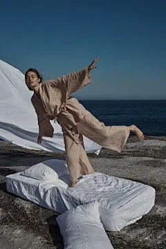 其中包括图片：Linen Loungewear, Pyjamas &amp; Sleepwear | Deiji Studios