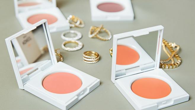 beige blush on case ...