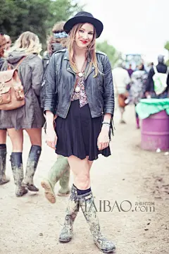 【图】Boho Chic自由不羁，简单随性最有态度！2013格拉斯顿伯里音乐节 (Glastonbury Festival) 型人街拍(2)_第5页_音乐节街拍_海报时尚网