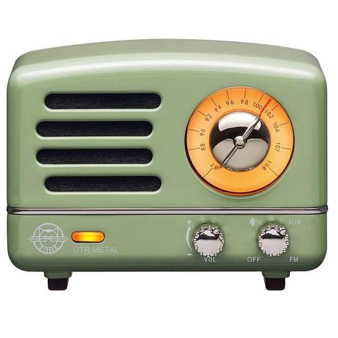 经典老式音频FM收音机和蓝牙扬声器