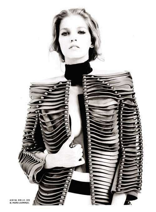 Sculptural Fashion -...