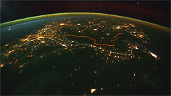 国际空间站拍下的夜景：以外太空的角度俯瞰...