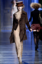 John Galliano设计时期的Dior.#Christian Dior FALL 2010 # 超模 Karlie Kloss开秀.虽已是六年前的作品,但过膝长靴,短裙,皮衣配搭柔软蕾丝裙、过膝袜、依然是当下流行的元素.John Galliano总能将女性柔美与帅气无缝衔接的异常完美。他的这种浪漫主义怀旧风情让人脑海中不禁飘过经典老电影中的美好画面
