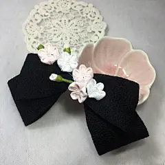 #细工花# #蝴蝶结# #晓手作# #和风# #布艺# 晓手作\\阳春白雪，暖春花开，手工细工花蝴蝶结，少女情怀满满。