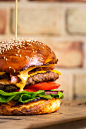 Photo by Adam Bartoszewicz on Unsplash : Simple tasty burger! – Download this photo by Adam Bartoszewicz on Unsplash