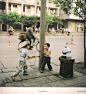 逝去的小时候丨日本摄影师秋山亮二，记述80年代中国各地儿童的日常生活