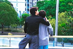 Vision｜田栩宁 ✘ 梓渝
蝉鸣失语 心跳轰鸣
修图壁纸 ​专栏 · ChiWu_Vision | 双人​​​@ChiWu_Vision，采集@屿堍