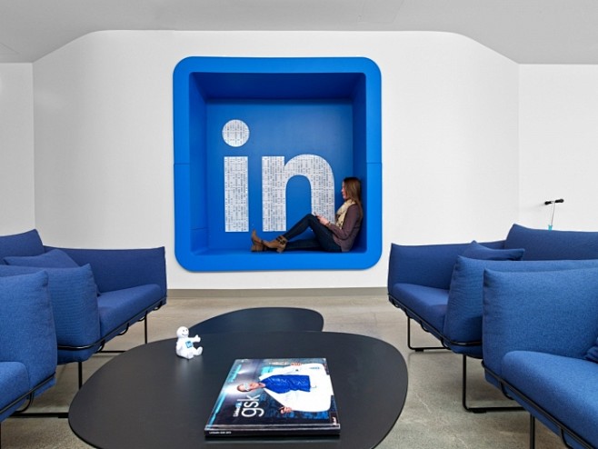 时尚色彩的LinkedIn多伦多办公室设...