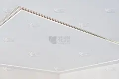 空房间吊顶带LED灯条，维修