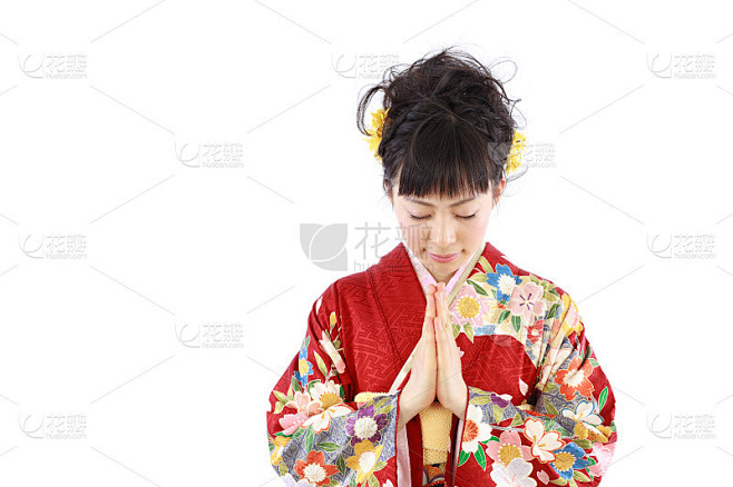 日本妇女穿着和服做手势