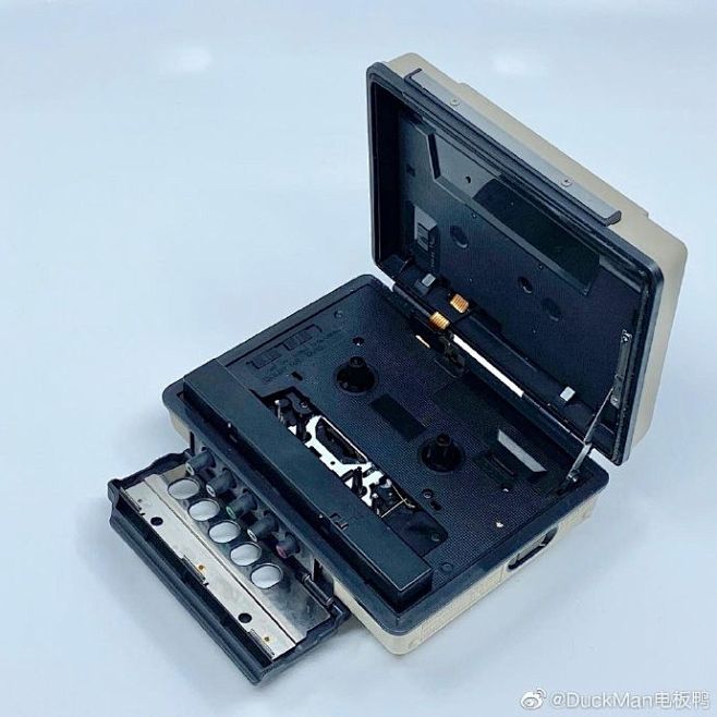 Sony在80年代末推出的WM-AF79...