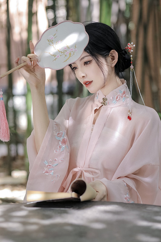 久别的人披着星河归来_人像_颇可,人像,...
