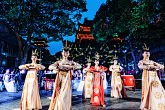 正在无比烦躁的找图采集到表演