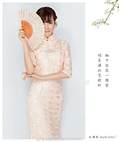 #绣匠旗袍# 
【年度人气party dress·小清新】
香槟金牡丹手绘，肉桂粉摇曳鱼尾
少女感雪纺轻纱，超精致刺绣繁花
旗袍居然这么软萌，惊不惊喜意不意外？
#成都旗袍定制##旗袍定制##年会礼服##刺绣##手工刺绣#2成都·绣匠旗袍定制
@婚礼素材收集者  @成都结婚攻略 2成都·绣匠旗袍定制 ​​​​
