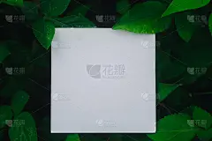 鲜花和树叶与纸卡便条。复古风格的图片和复古的颜色