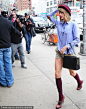 【泰勒穿学生装显清新 着短袜大秀长腿（1/5）】纽约，当地时间4月23日，泰勒·斯威夫特（Taylor Swift）去健身。泰勒·斯威夫特穿学生装显清新 ，着短袜去健身馆大秀长腿。