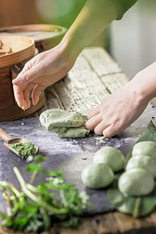 制作艾草青团图片下载