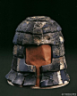 1998年秦陵考古队在秦始皇陵外城k9801陪葬坑发现有大量密集叠压的、用扁铜丝联缀的石质铠甲和石胄。这批石甲、石胄规格、形制、编缀方法都与实用甲胄一样，向今人展示了我强秦的军备实力。