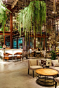 泰国曼谷废弃仓库改造的Vivarium生态餐厅