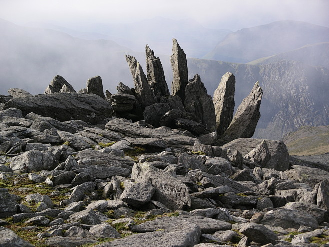 Glyder_Fawr_rocks.JP...