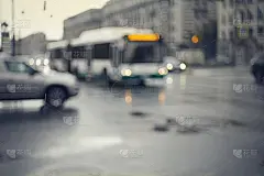 脱离了与城市景观的交汇点。
