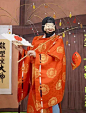 以妖怪、苍鹭、食人魔表现日本传统服饰？关于面具的时尚艺术，有那么多"心机"！