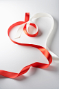 影棚拍摄,红色,白色,心型,缎带_143364988_red and white ribbon made heart shape_创意图片_Getty Images China