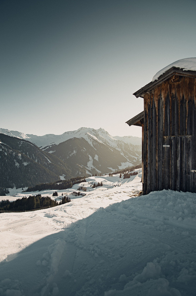的意义如今我们深夜饮酒杯子碰到一起都是梦破碎的声音北岛波兰来客