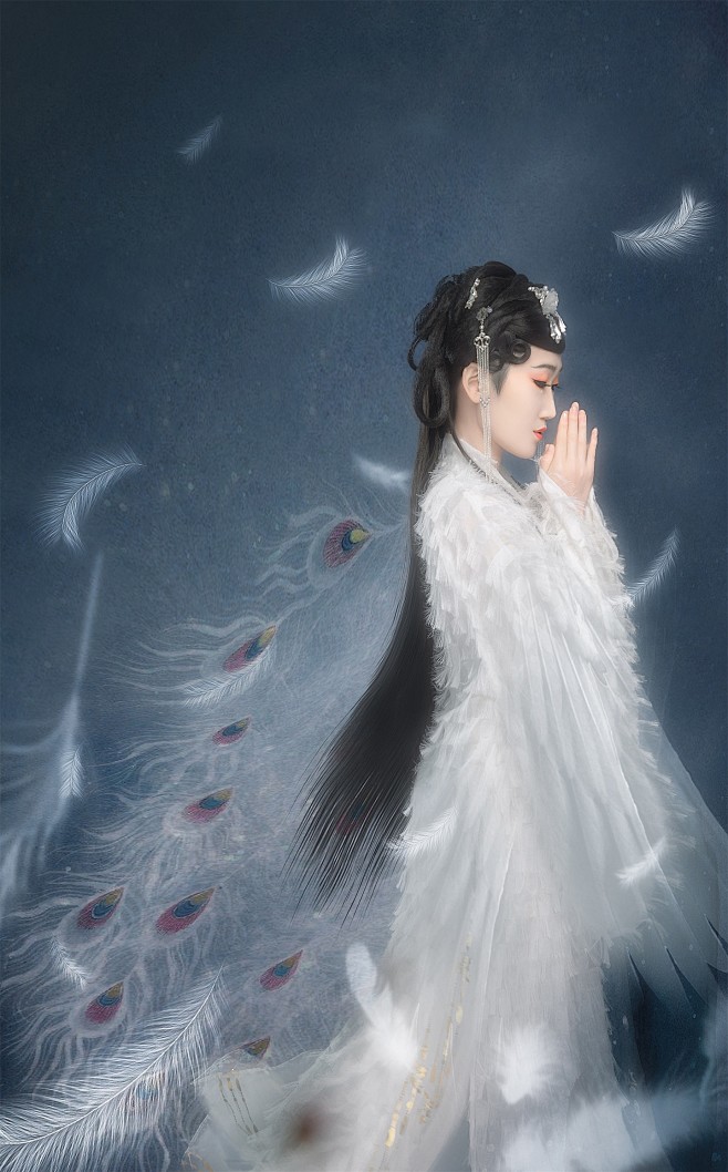 银俊苏的写真摄影作品《白羽》