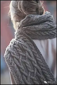 秋冬，还有什么比一条围巾更温暖人心？（附教程） : 之前小编给大家推了一些钩针围巾和披肩什么的，今天，小编带大家来感受棒针围巾的魅力！一次给你36款棒针围巾、围脖带来的温暖！最近一段时间都是阴雨绵绵的天气，而且也越来越冷了呢，小编想念春天慵懒舒服的阳光···不管怎么说，天气渐寒，大家的保暖工作还是要好好做到位的。