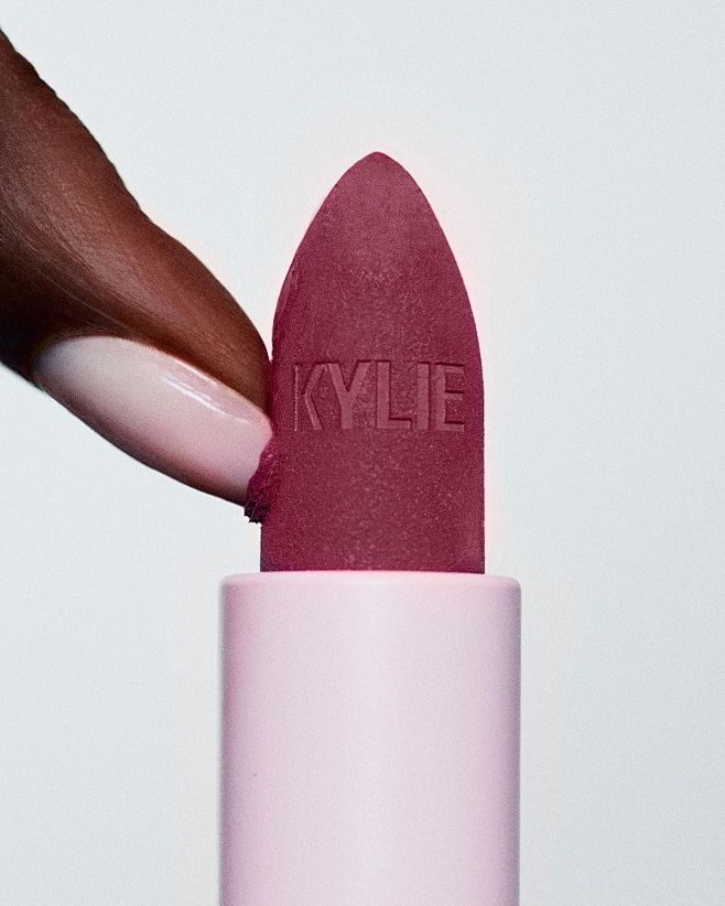 Kylie Cosmetics (@ky...