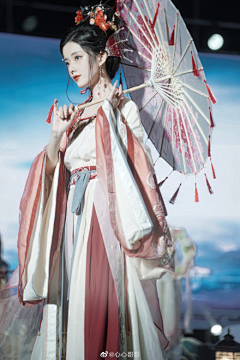 酥婳婳采集到人物