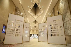 丰满的骨骼采集到展示背板