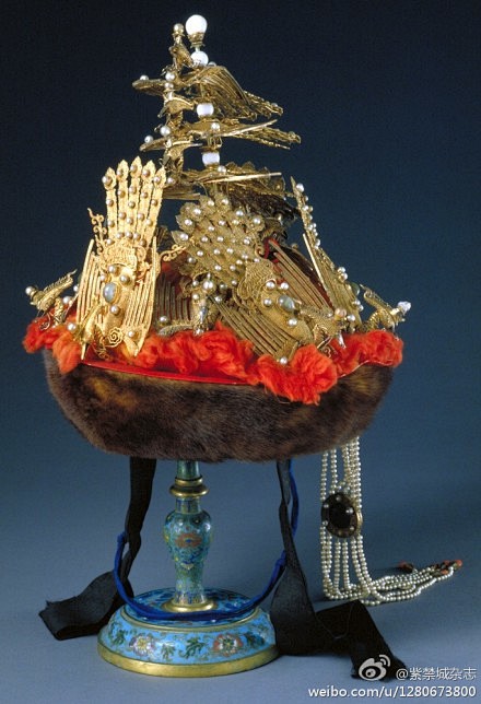 【珍】　皇帝冠　中国古美術　真珠貂皮　清朝様式 Amazon.co.jp: 中国古美術 珍藏清代宮廷禦用 翡翠 朝珠 箱付