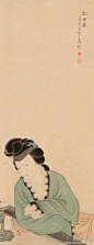 【 清 改琦 《记曲图》 】轴，纸本设色，83.5×32cm，1807年作。 改琦的仕女画代表了清代后期仕女画的典型风貌。画中女子小眉小眼的开相，樱桃口，脸容秀丽沉静，用笔轻柔流畅，落墨洁净，敷色清雅。