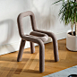 Bold Chair 是一款类似一笔画的椅子，看起来貌似不大结实，对于坐上去会有所犹豫，但据说坐着很舒适，还被纽约现代艺术博物馆（MOMA）永久收藏呢。 