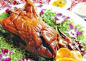 烧鹅是广州传统的烧烤肉食。  都说食在广州。广州还有很多小吃美食，尤其是广州的早茶下午茶茶点