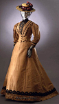 服装｜1889~1900，维多利亚时代末期女装。