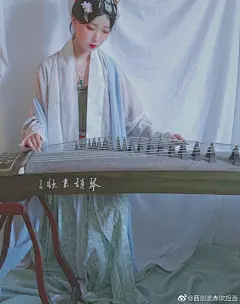 大宋少女超话
仿晋祠造型，北宋弹筝乐女。
   
哀筝一弄湘江曲，声声写尽湘波绿。纤指十三弦，细将幽恨传。
当筵秋水慢，玉柱斜飞雁。弹到断肠时，
春山眉黛低。
——《菩萨蛮》晏几道...展开全文c