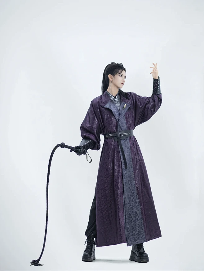 武侠风/鞭子/拿鞭 动作参考 - 小红书-花瓣网